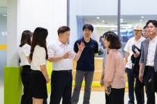 뉴스로 - 지자체가 보인다! - 광명시 업사이클아트센터, 상반기 8만 명 방문… 체험형 콘텐츠로 인기 광명시 업사이클아트센터, 상반기 8만 명... 