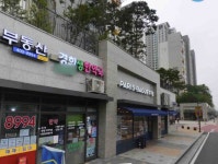 피터팬의 좋은방 구하기 우리나라 최대 단지 상가, 게이트 바로 앞(스벅, 파리바게트 바로 옆)