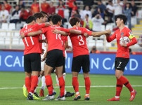 [아시안컵] ‘황의조·김민재 골’ 한국, 중국에 2-0 완승…조1위 16강행 | 서울경제 [아시안컵] ‘황의조·김민재 골’ 한국, 중국에 2-0 완승... 