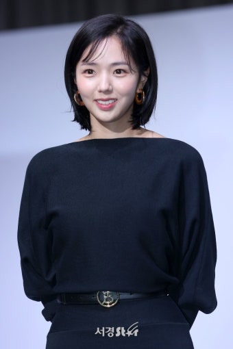 [SE현장] '더 패뷸러스' 채수빈·최민호, 화려한 패션 업계 속 뜨거운... 패뷸러스' 채수빈·최민호, 화려한 패션 업계 속 뜨거운 청춘의 얼굴...