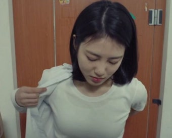 화장실서 교복 갈아입던 여고생 이상한 낌새 느끼고… | 세계일보 화장실서 교복 갈아입던 여고생 이상한 낌새 느끼고…