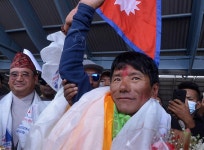 세계 최초 히말라야 8000m급 고봉 14좌 2번 이상 오른 셰르파 | 세계일보 세계 최초 히말라야 8000m급 고봉 14좌 2번 이상 오른 셰르파