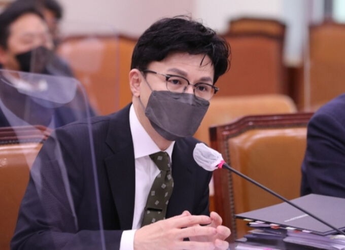 한동훈, 이재명 사안에 대해 조용히 결과 기다리고 재판 불복 말라 촉구