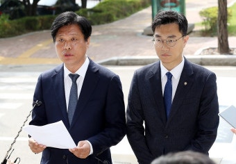 민주, 방통위 항의 방문…장경태 갑자기 쓰러지는 해프닝도 | 세계일보 민주, 방통위 항의 방문…장경태 갑자기 쓰러지는 해프닝도