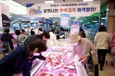 한우협회, 휴가철 한우 암소 할인판매 행사 진행 | 세계일보 한우협회, 휴가철 한우 암소 할인판매 행사 진행