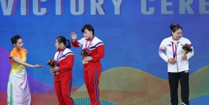 역도 김수현 말에 ‘피식’…굳은 표정 北 역도 선수들이 웃은 까닭은 | 세계일보 역도 김수현 말에 ‘피식’…...