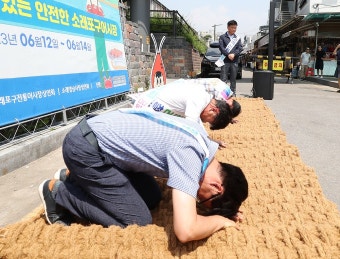 ‘바가지 논란’ 소래포구, 큰절 사과에 이어 ‘공짜 회’ 3000 제공 | 세계일보 ‘바가지 논란’ 소래포구, 큰절 사과에 이어 ‘공짜 회’...