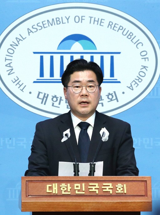 정청래 의원 사퇴 후 당 대표 출마 전당대회 기대감 UP, 박찬대-권성동 당권 경쟁 예고