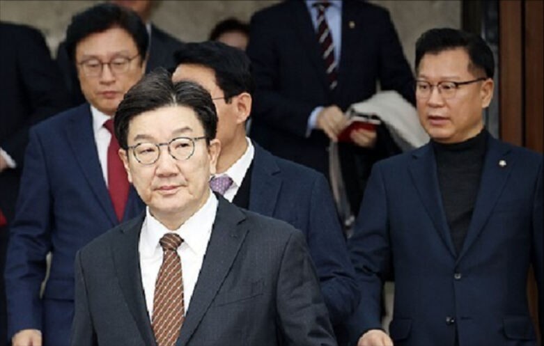 권성동 의원, 특검 팀의 불법 정치자금 의혹 조사 속 통일교 관련 증언 논란 계속