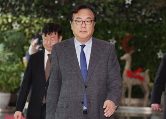 정진석 등 대통령실 참모들, 구치소 수감 尹대통령 접견 | 세계일보 정진석 등 대통령실 참모들, 구치소 수감 尹대통령 접견