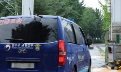 내란특검, 尹 강제구인 불발…15일 오후 2시 나오라 재지휘 | 세계일보 내란특검, 尹 강제구인 불발…15일 오후 2시 나오라 재지휘