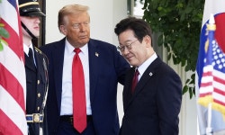 [한미정상회담] 트럼프, 李대통령 직접 맞아…