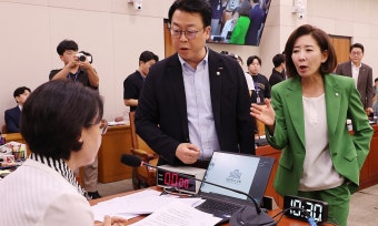 나경원 간사선임 놓고 법사위 난장판…