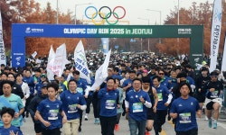 전주올림픽 유치 염원… 건각들 ‘힘찬 발걸음’ | 세계일보 전주올림픽 유치 염원… 건각들 ‘힘찬 발걸음’