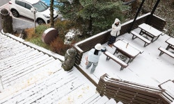 제주 한라산 삼각봉에 14.3㎝ 눈 쌓여…1100도로 통제는 해제 | 세계일보 제주 한라산 삼각봉에 14.3㎝ 눈 쌓여…1100도로 통제는 해제