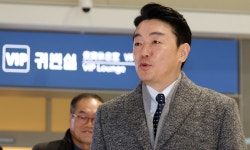 강훈식, 캐나다로 출국…