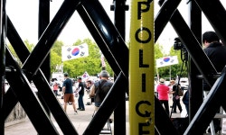 봉쇄 누가 뚫었나…경찰, 잠실개표소 지하로 무단침입 정황 수사 | 세계일보 봉쇄 누가 뚫었나…경찰, 잠실개표소 지하로 무단침입 정황 수사