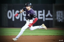 “홈런왕-타점왕 석권이 보인다” KT 힐리어드, ‘팀 성적 프리미엄’ 앞세워 오스틴-김도영 2파전 MVP 레이스 판도 바꿀까 | 세계일보 “홈런... 
