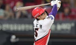 김도영, 시즌 44호 투런포 폭발…홈런왕 굳히기 | 세계일보 김도영, 시즌 44호 투런포 폭발…홈런왕 굳히기