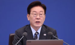 李대통령, 野 '순방' 비판에 