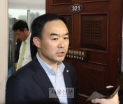 채이배, 의원실 점거한 한국당 의원들 112에 신고 | 서울신문 채이배, 의원실 점거한 한국당 의원들 112에 신고