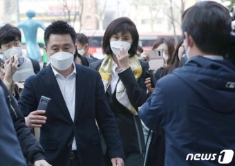 최태원·노소영, ‘1조원대 재산분할’ 이혼소송 첫 재판 | 서울신문 최태원·노소영, ‘1조원대 재산분할’ 이혼소송 첫 재판