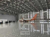 벌판처럼 너른 공장… 한 번에 항공기 4대 정비 | 서울신문 벌판처럼 너른 공장… 한 번에 항공기 4대 정비