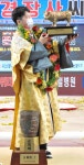 문경씨름, 이틀 연속 생애 첫 장사 배출…우형원, 데뷔 17년 첫 한라장사 | 서울신문 문경씨름, 이틀 연속 생애 첫 장사 배출…우형원, 데뷔 17년... 