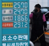 “가득이요~” 용산구 주유소, 강북구보다 2만 2000원 더 비싸네 | 서울신문 “가득이요~” 용산구 주유소, 강북구보다 2만 2000원 더 비싸네