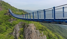 수려한 산세에 아찔한 출렁다리 명품 등산코스...거창 Y자형출렁다리, 하동 성제봉 구름다리 | 서울신문 수려한 산세에 아찔한 출렁다리 명품... 