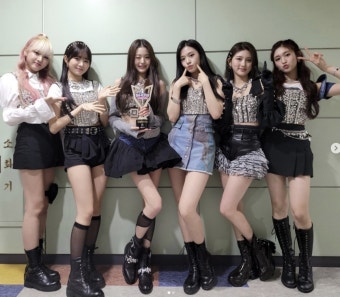 아이브 ‘엠카’ 첫 1위 “활동 종료 후 트로피 기뻐…팬들 감사” | 서울신문 아이브 ‘엠카’ 첫 1위 “활동 종료 후 트로피 기뻐…팬들 감사”