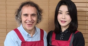 김건희 여사, ‘안나의 집’ 봉사…“2시간 설거지” [포착] | 서울신문 김건희 여사, ‘안나의 집’ 봉사…“2시간 설거지” [포착]