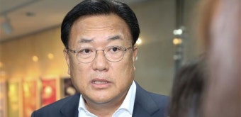 정진석 “文 김일성주의자 의심 김문수뿐이겠나” | 서울신문 정진석 “文 김일성주의자 의심 김문수뿐이겠나”