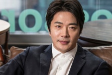 톱배우, 주유소 화장실서 ‘똥 세례’ | 서울신문 톱배우, 주유소 화장실서 ‘똥 세례’