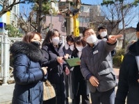 “엄마들 걱정 싸악~” 학교 앞 소통 나선 광진[현장 행정] | 서울신문 “엄마들 걱정 싸악~” 학교 앞 소통 나선 광진[현장 행정]