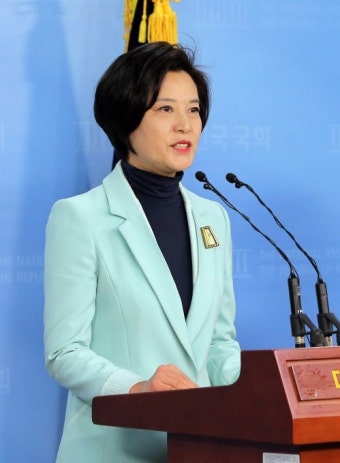 [단독] “이정근, 전대 앞두고 ‘이유는 묻지 말라’며 돈 빌리고 다녔다” | 서울신문 [단독] “이정근, 전대 앞두고 ‘이유는 묻지 말라’며 돈...