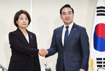 [서울포토] 민주·정의당 원내대표, 특검법 관련 회동 | 서울신문 [서울포토] 민주·정의당 원내대표, 특검법 관련 회동