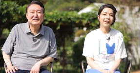 “새롬이 아빠, 엄마입니다”… 尹대통령 부부 ‘동물농장’ 깜짝 출연 | 서울신문 “새롬이 아빠, 엄마입니다”… 尹대통령 부부 ‘동물농장’... 