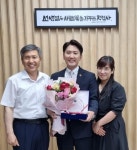 이민석 서울시의원, 아현중학교로부터 감사패 받아 | 서울신문 이민석 서울시의원, 아현중학교로부터 감사패 받아