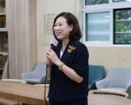 이새날 서울시의원, ‘신구중학교 중앙현관 및 도서관 개관식’ 참석 | 서울신문 이새날 서울시의원, ‘신구중학교 중앙현관 및 도서관 개관식’... 