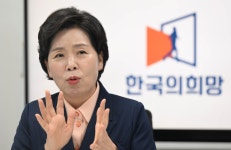 [황비웅의 열린 시선] “정치, 전쟁과 달리 상대가 파트너… 범죄 의혹 있어도 野대표 만나야”/논설위원 | 서울신문 [황비웅의 열린 시선] “정치... 
