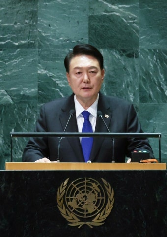 ‘디지털 권리장전’ 꺼내든 尹… “가짜뉴스 확산 땐 민주주의 위협” | 서울신문 ‘디지털 권리장전’ 꺼내든 尹… “가짜뉴스 확산 땐...