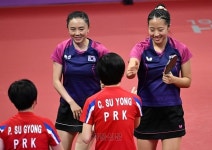 엎치락뒤치락 ‘남북 대결’ 아시안게임…냉랭한 분위기 점차 녹인... 엎치락뒤치락 ‘남북 대결’ 아시안게임…냉랭한 분위기 점차 녹인 만남에... 