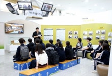 효성고등학교 학생, 성남시의회 홍보관 견학 | 서울신문 효성고등학교 학생, 성남시의회 홍보관 견학
