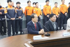 김용호 서울시의원, 용산소방서 119상황실 개선·여성소방관 전용 체력단련실 개관식 참관 | 서울신문 김용호 서울시의원, 용산소방서 119상황실... 