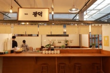 포차와 레트로 사진관에 스냅 사진 투어까지… 대구 재래시장의 변신 | 서울신문 포차와 레트로 사진관에 스냅 사진 투어까지… 대구 재래시장의... 