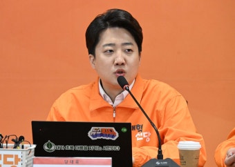 이준석 “민주당 공영운 침대축구…국힘 돌아갈 생각 없다” | 서울신문 이준석 “민주당 공영운 침대축구…국힘 돌아갈 생각 없다”