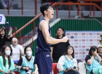 KCC ‘숨은 주역’ 송교창, kt 허훈의 투혼 막을 수비수로 변신할까 | 서울신문 KCC ‘숨은 주역’ 송교창, kt 허훈의 투혼 막을 수비수로... 