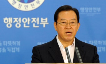 ‘찐윤’ 빠진 與원내대표 선거… 이종배·추경호·송석준 ‘3파전’ 구축 | 서울신문 ‘찐윤’ 빠진 與원내대표 선거… 이종배·추경호·송석준...