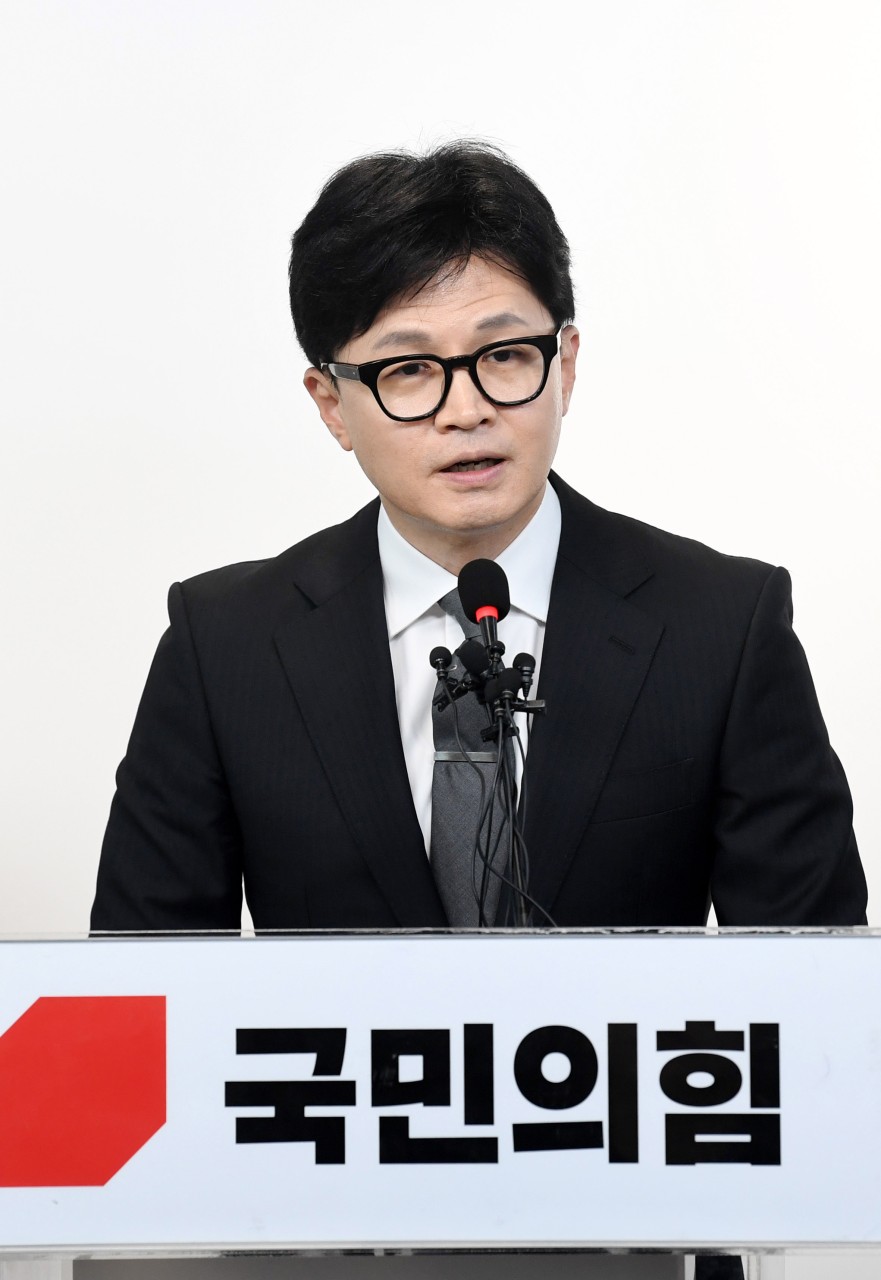 한동훈 국민의힘 대표, 대표직 사퇴…탄핵 찬성 후회하지 않지만 극단적 행동 지양